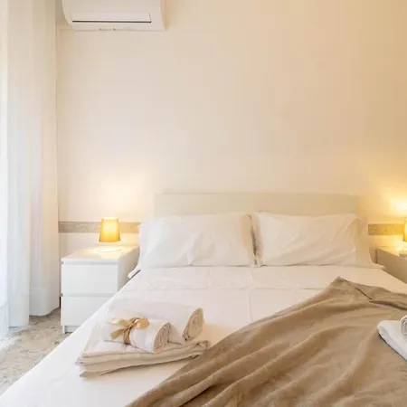 -a Due Passi Dal Mare- Ac 7 Posti Centro Citta Appartement